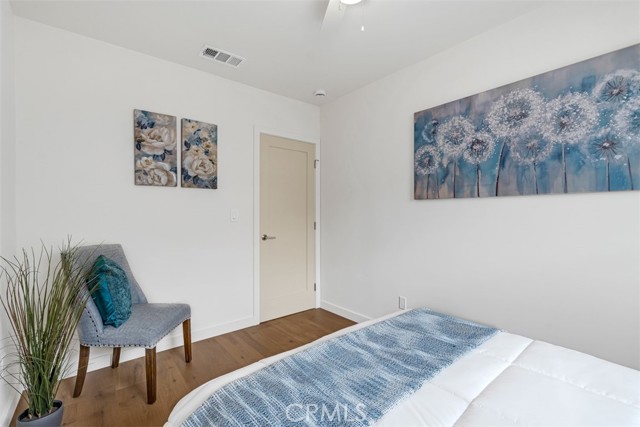 433 N Buena Vista Street, Burbank CA: https://media.crmls.org/medias/99c4f295-46f6-46b6-92b8-37ac49c924ff.jpg