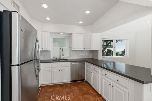 Detail Gallery Image 11 of 40 For 2480 Lomita Way, Laguna Beach,  CA 92651 - 2 Beds | 2 Baths