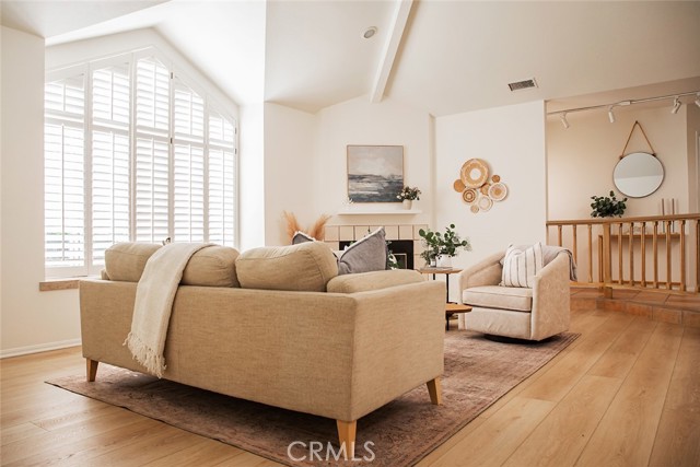 Detail Gallery Image 14 of 28 For 1559 Meadow Cir, Carpinteria,  CA 93013 - 3 Beds | 3 Baths
