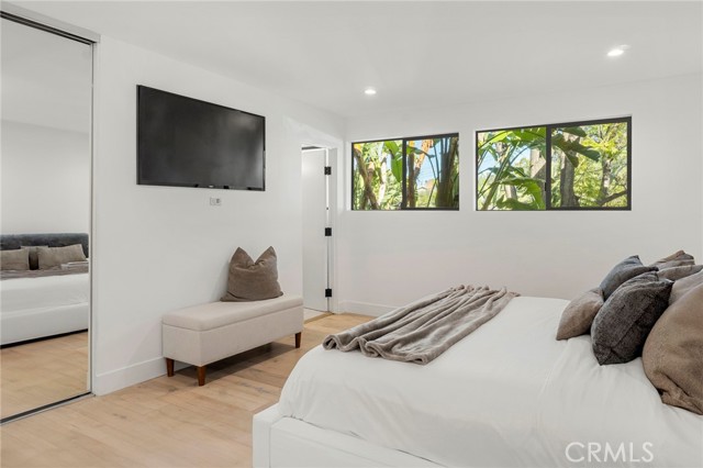5265 Del Moreno Drive, Woodland Hills CA: https://media.crmls.org/medias/99c657b8-1fac-4955-b680-ecedc2172e8d.jpg