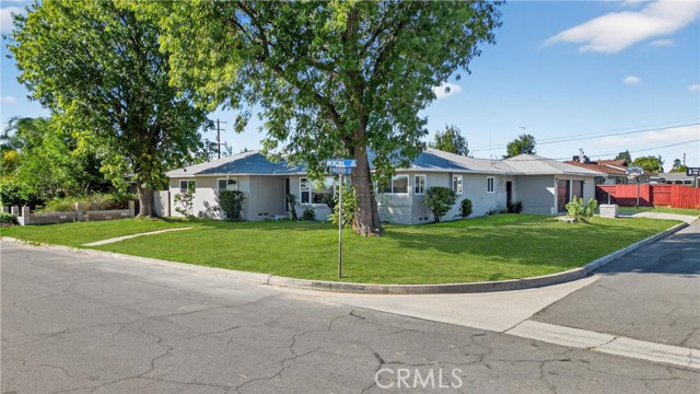 Detail Gallery Image 2 of 49 For 942 N Encina Ave, Rialto,  CA 92376 - 4 Beds | 2 Baths