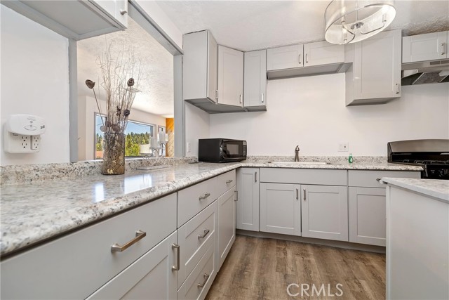 39325 Lodge Road, Fawnskin CA: https://media.crmls.org/medias/99c71bd0-1b99-4522-b30a-6970eddd178d.jpg