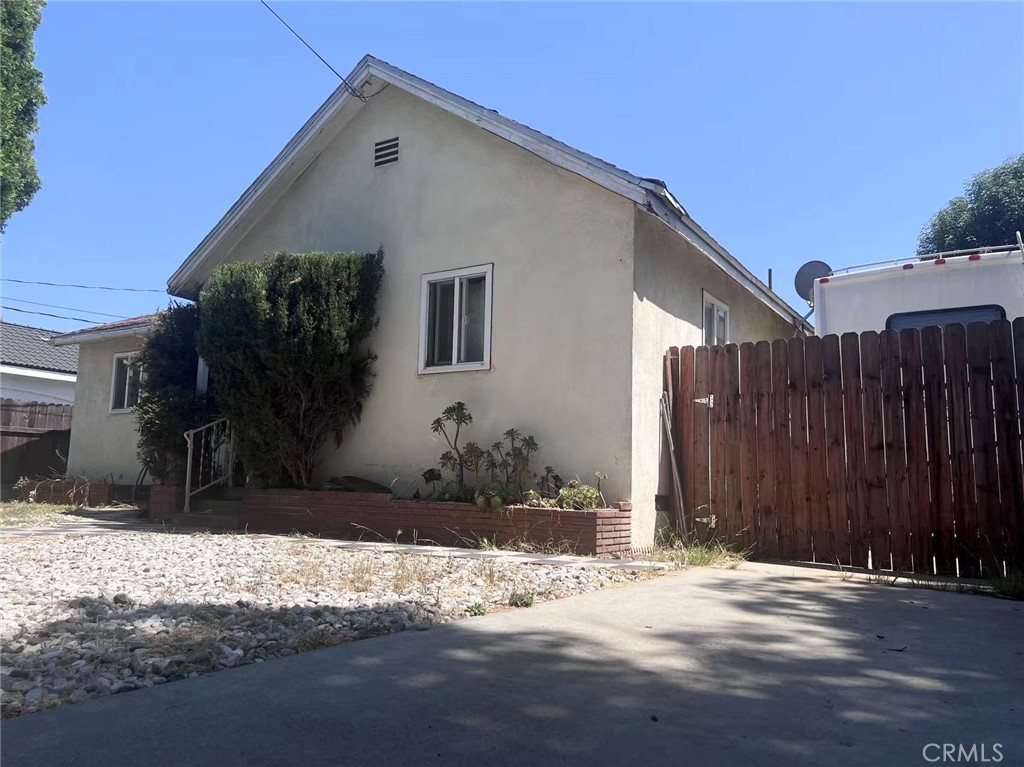 934 W 12th Street