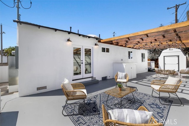 PRIVATE back yard patio!