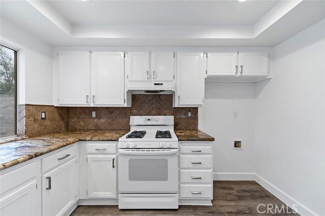 701 Black Oak Circle, Corona CA: https://media.crmls.org/medias/99c97091-83ca-4c56-8106-729354c7442c.jpg