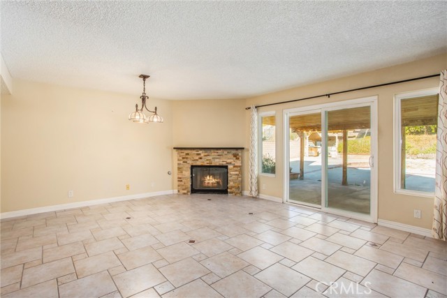 Detail Gallery Image 10 of 54 For 3061 Canyon Vista Dr, Colton,  CA 92324 - 4 Beds | 2/1 Baths