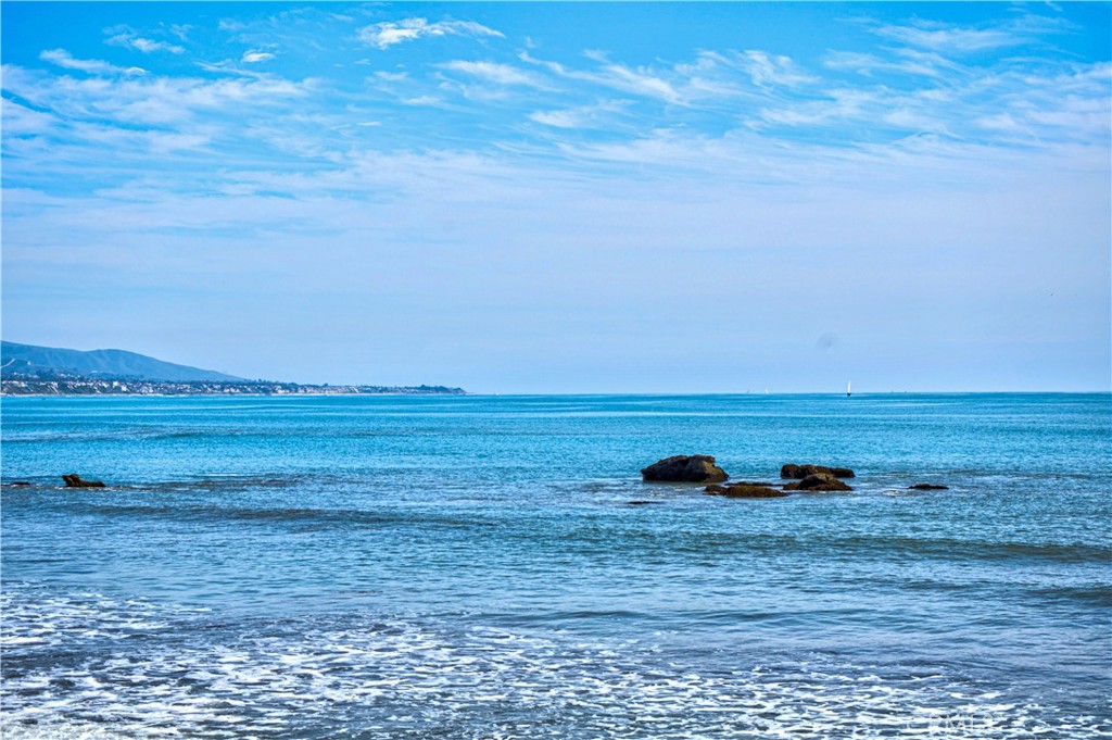 https://media.crmls.org/medias/99ca45f1-26f0-438e-b466-16ad3d13cd48.jpg?preset=X-Large
