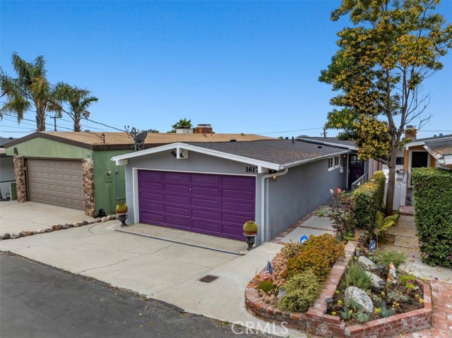 1617 Raymond Avenue, Hermosa Beach, California 90254, 3 Bedrooms Bedrooms, ,2 BathroomsBathrooms,Residential,For Sale,Raymond,SB24215419