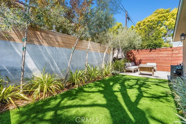Detail Gallery Image 9 of 22 For 1049 14th St, Manhattan Beach,  CA 90266 - 3 Beds | 2 Baths
