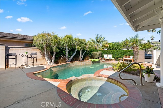 Detail Gallery Image 6 of 36 For 1401 Seacrest Dr, Corona Del Mar,  CA 92625 - 4 Beds | 3 Baths