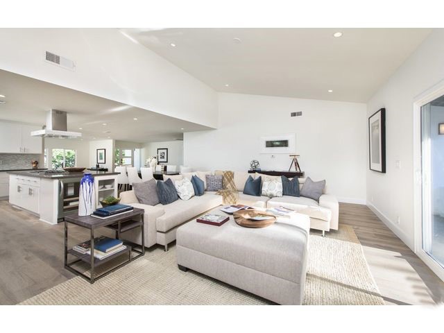 15672 Castlewoods Drive, Sherman Oaks CA: https://media.crmls.org/medias/99cb0a64-35f3-4497-a765-237f93832037.jpg