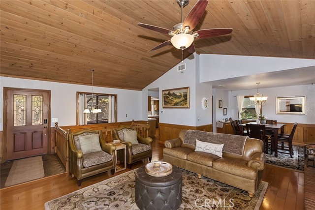 Detail Gallery Image 8 of 29 For 28662 Zion Dr, Lake Arrowhead,  CA 92352 - 3 Beds | 2 Baths