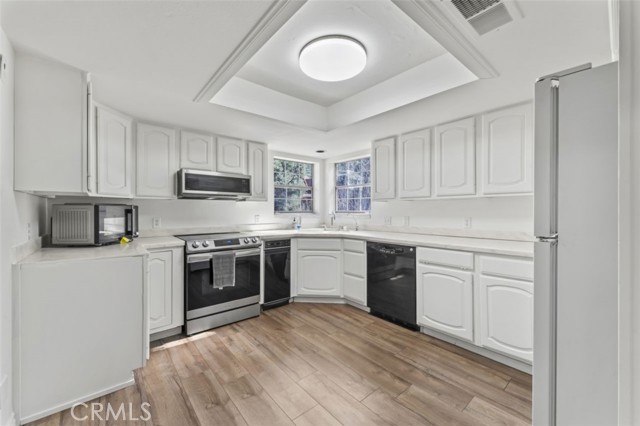 Detail Gallery Image 2 of 37 For 2411 Glacier Dr, –,  CA 93225 - 4 Beds | 3 Baths