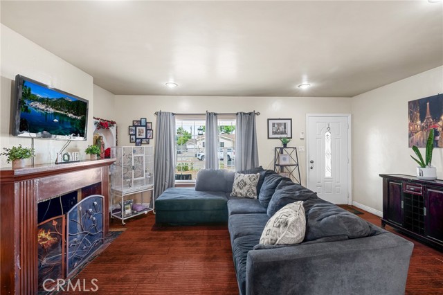 8054 Rhodes Avenue, North Hollywood CA: https://media.crmls.org/medias/99cca0fa-56a3-45cb-9103-f16f26595151.jpg