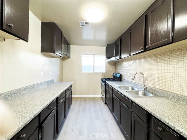 Detail Gallery Image 4 of 14 For 25180 5th Ave, San Bernardino,  CA 92410 - 2 Beds | 2/1 Baths