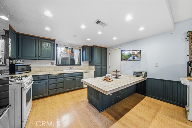 Detail Gallery Image 10 of 40 For 42290 Mayberry Ave, Hemet,  CA 92544 - 4 Beds | 2 Baths