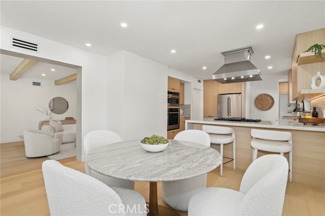 Detail Gallery Image 11 of 47 For 23856 Aetna, Woodland Hills,  CA 91367 - 4 Beds | 3 Baths