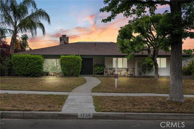 1754 N 1st Avenue, Upland CA: https://media.crmls.org/medias/99cee0d9-0cb2-4255-b1ed-63cedd995902.jpg