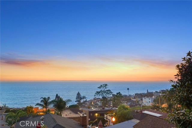 2915 Rounsevel, Laguna Beach CA: https://media.crmls.org/medias/99cfba5c-75e2-4c31-97a0-96c91b60d3b9.jpg