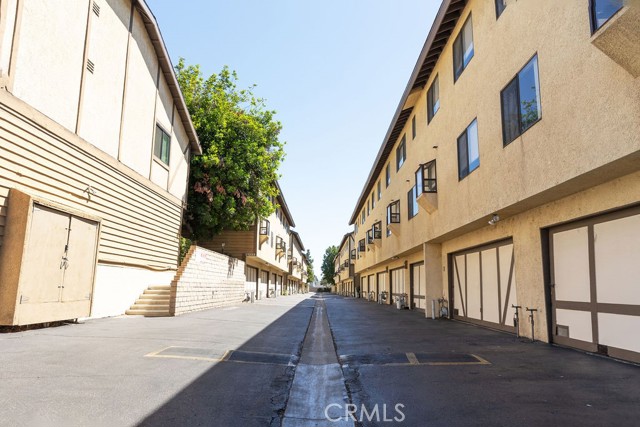 21241 Lassen Street, Chatsworth CA: https://media.crmls.org/medias/99cfef62-f431-41a2-9ab8-8e48c2674b30.jpg