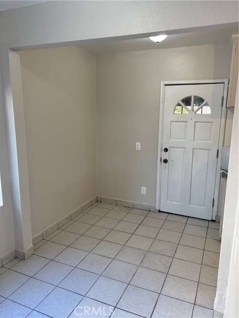 Detail Gallery Image 4 of 18 For 7880 N Claybeck Ave, Sun Valley,  CA 91352 - 2 Beds | 1 Baths