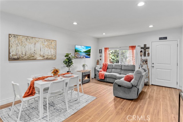 Detail Gallery Image 9 of 39 For 22419 Horst Ave, Hawaiian Gardens,  CA 90716 - 4 Beds | 2 Baths