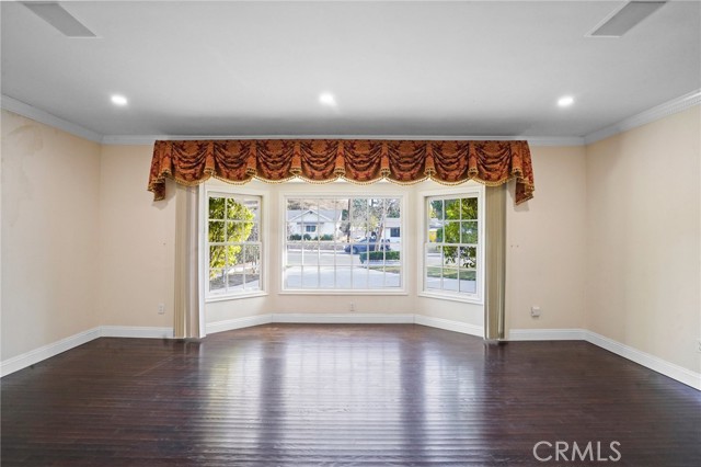 Detail Gallery Image 5 of 49 For 12281 Woodley Ave, Granada Hills,  CA 91344 - 3 Beds | 2 Baths