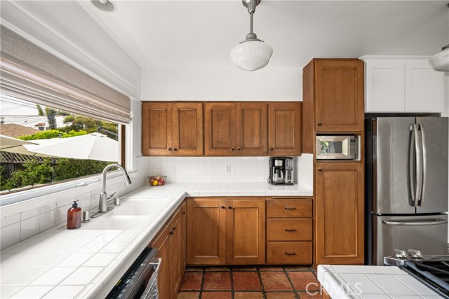 661 Grand Avenue, Long Beach CA: https://media.crmls.org/medias/99d14015-be0c-41e6-8cc5-031aa5699ba3.jpg