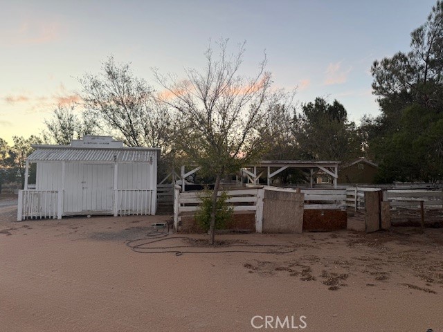 https://media.crmls.org/medias/99d19d00-1e3d-4d1a-84f6-251cebe4c762.jpg?preset=X-Large