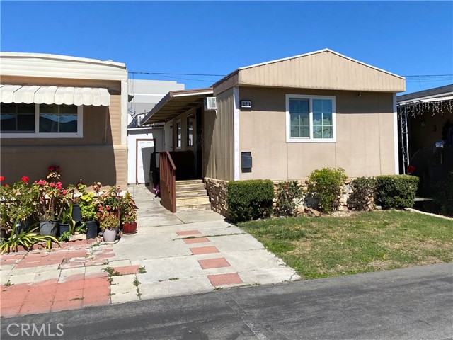 Detail Gallery Image 2 of 17 For 850 W Mission Blvd #B21,  Ontario,  CA 91762 - 2 Beds | 2 Baths