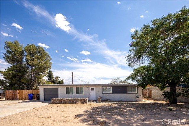 Detail Gallery Image 1 of 21 For 14851 La Brisa Rd, Victorville,  CA 92392 - 3 Beds | 1 Baths