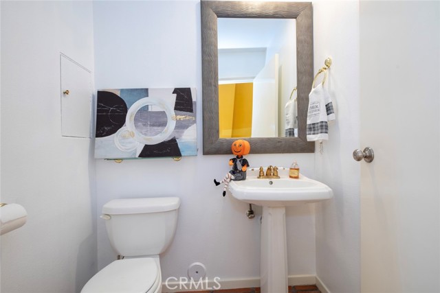 18119 Calvert Street photo 28