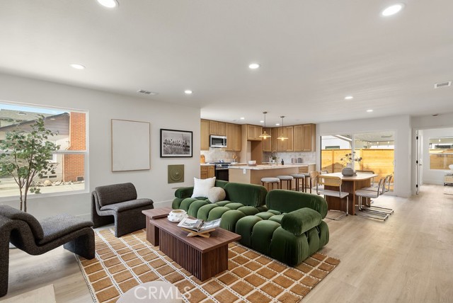 Detail Gallery Image 2 of 39 For 145 E Green St, Claremont,  CA 91711 - 5 Beds | 4 Baths