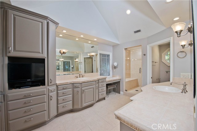 Detail Gallery Image 22 of 54 For 22757 Plummer St, Chatsworth,  CA 91311 - 3 Beds | 3 Baths