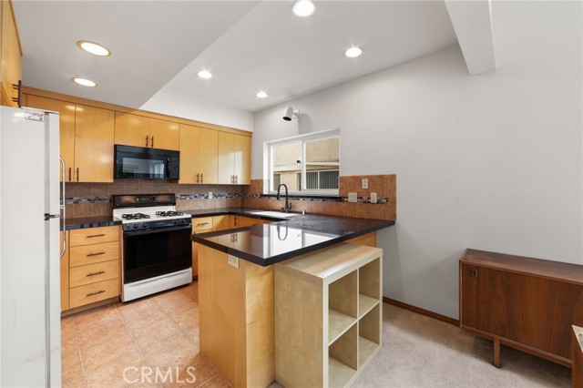 Detail Gallery Image 7 of 30 For 11831 Courtleigh Dr #203,  Los Angeles,  CA 90066 - 2 Beds | 2 Baths