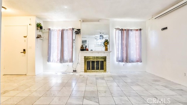 206 N Newhope Street, Santa Ana CA: https://media.crmls.org/medias/99d2e313-28b5-48d8-9bf2-01c3f889be1b.jpg