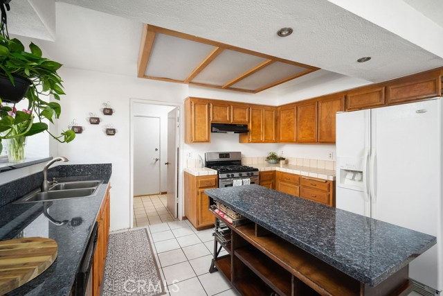 Detail Gallery Image 7 of 27 For 1212 Mable Ave, Bakersfield,  CA 93307 - 3 Beds | 2/1 Baths