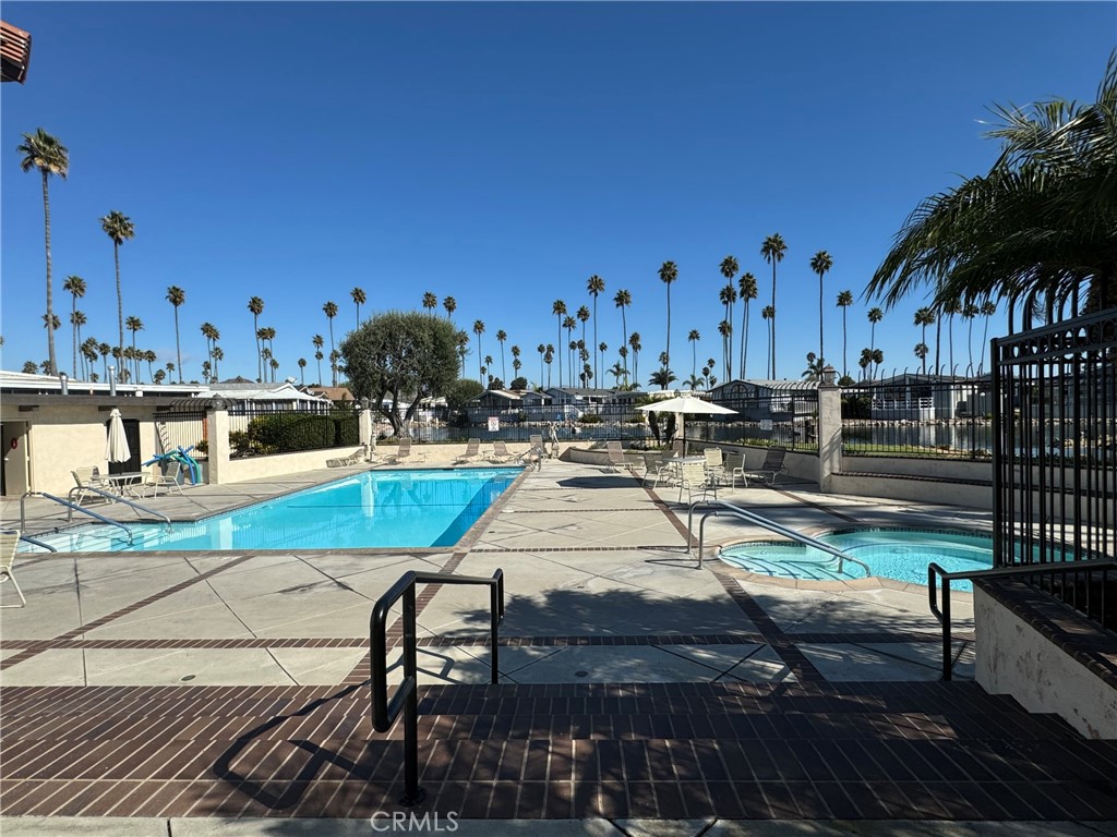 https://media.crmls.org/medias/99d42c2c-45dc-44d0-8325-e76b331b31b9.jpg?preset=X-Large
