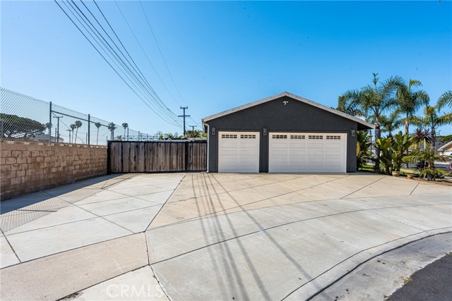 Detail Gallery Image 35 of 36 For 20402 Seven Seas Ln, Huntington Beach,  CA 92646 - 4 Beds | 3/1 Baths