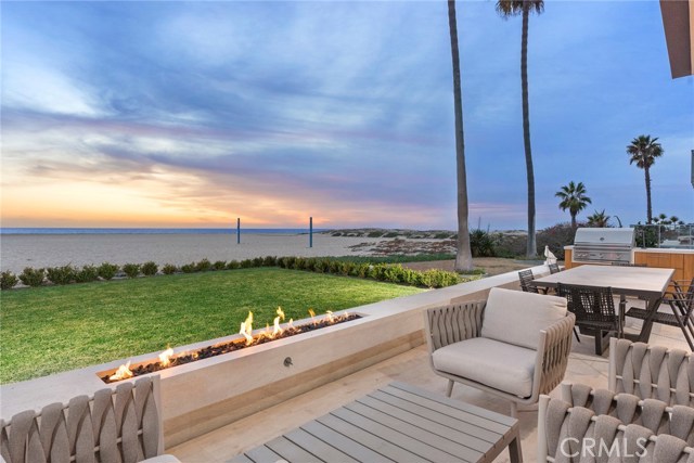 Detail Gallery Image 11 of 27 For 2108 E Oceanfront, Newport Beach,  CA 92661 - 5 Beds | 5/1 Baths