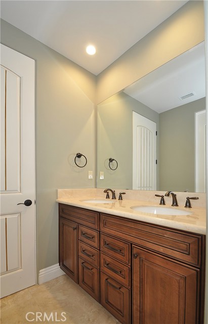 519 Lucia Avenue, Redondo Beach, California 90277, 4 Bedrooms Bedrooms, ,2 BathroomsBathrooms,Residential,Sold,Lucia,SB17035831