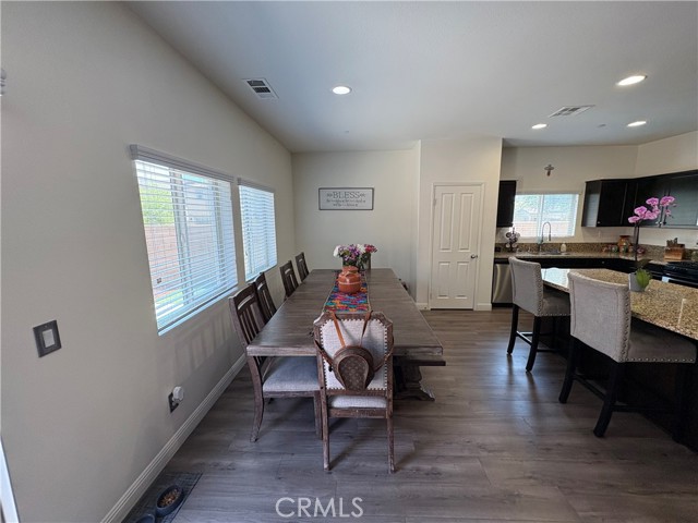 7015 Sweetleaf Drive, Fontana CA: https://media.crmls.org/medias/99d5dcee-a3f2-4734-b883-57a8b3f148e1.jpg
