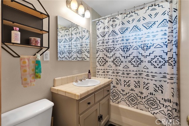 21822 Dotame Ave, Apple Valley CA: https://media.crmls.org/medias/99d631fe-ee47-425d-8527-c4cbadd0f29a.jpg