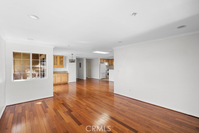 Detail Gallery Image 6 of 19 For 617 E Tujunga Ave #201,  Burbank,  CA 91501 - 3 Beds | 2 Baths