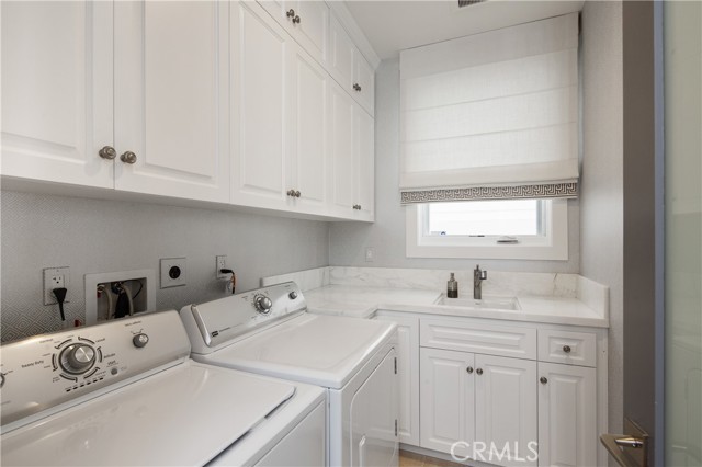 720 Poinsettia Ave, Corona del Mar CA: https://media.crmls.org/medias/99d6bf03-92cf-4ec4-b560-46611be1c728.jpg