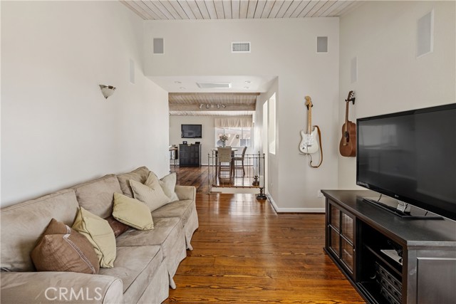 319 26th Place, Manhattan Beach, California 90266, 3 Bedrooms Bedrooms, ,2 BathroomsBathrooms,Residential,Sold,26th,SB22115573