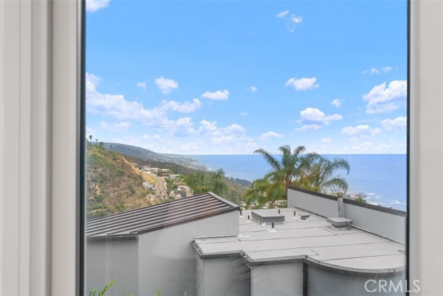 Detail Gallery Image 27 of 41 For 2526 Encina Way, Laguna Beach,  CA 92651 - 3 Beds | 3/1 Baths