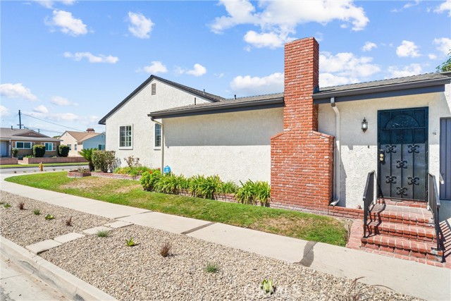 6557 E Walkerton Street, Long Beach CA: https://media.crmls.org/medias/99d8bdb2-6749-42b5-b554-6b27a18843d5.jpg
