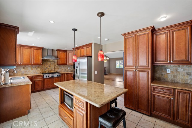 6120 Hedgewall Drive, Westlake Village CA: https://media.crmls.org/medias/99d97178-a59c-4b19-b340-e439417c02eb.jpg