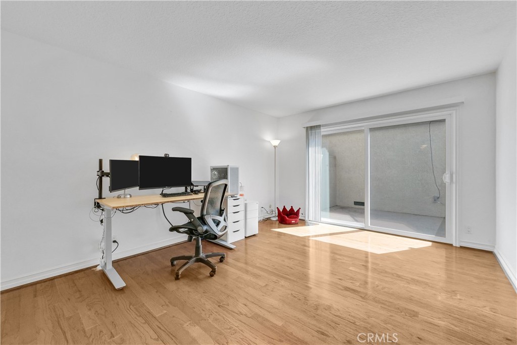 https://media.crmls.org/medias/99d98ee8-0259-4d1c-b124-b2437150b2ca.jpg?preset=X-Large